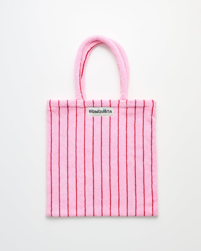 Tote Bag NARAM von Bongusta in Baby Pink & Ski Patrol Red, babyrosa Frottee mit schmalen roten Streifen, flach liegend auf hellem Grund