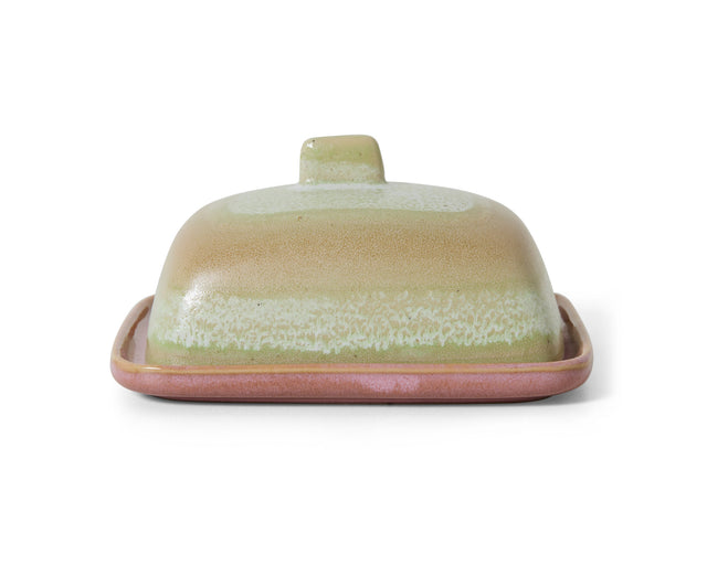 Butterdose SKYLINE von HKliving geschlossen von vorn, Deckel in Sandbeige und Olivgrün auf rosa Platte