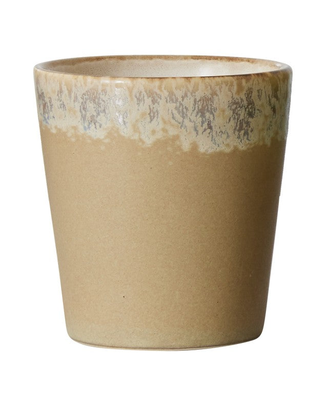 Kaffeebecher GROUNDING in moss: Sandbeige mit hellem, gesprenkeltem Rand oben