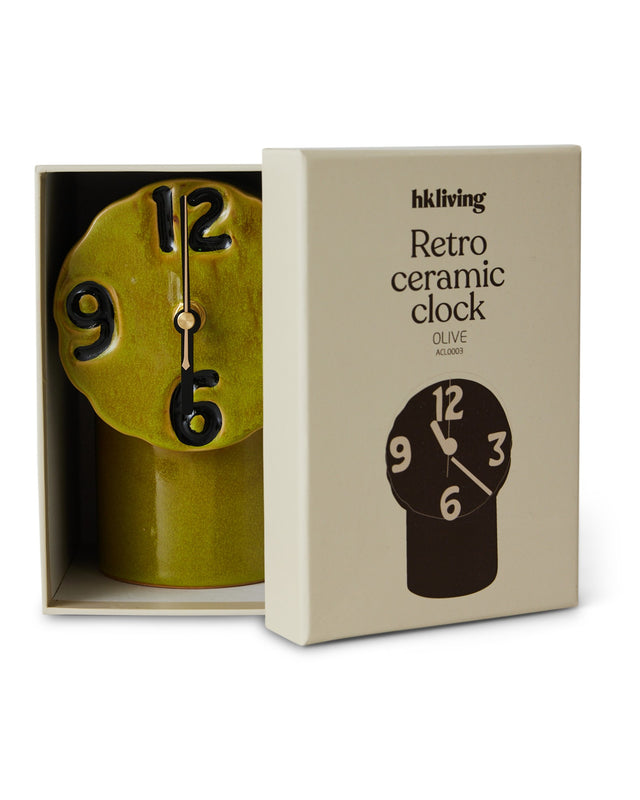 Retro-Tischuhr OLIVE in der geöffneten hkliving-Geschenkschachtel