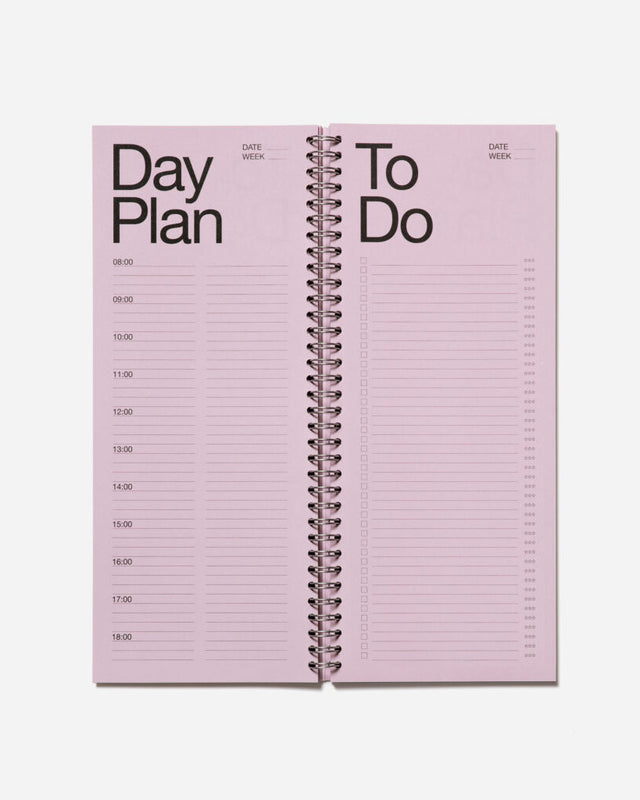 Pinker To-do-Block aufgeschlagen mit Tagesplan in Stundenzeilen und To-do-Liste mit Sternen zum Priorisieren