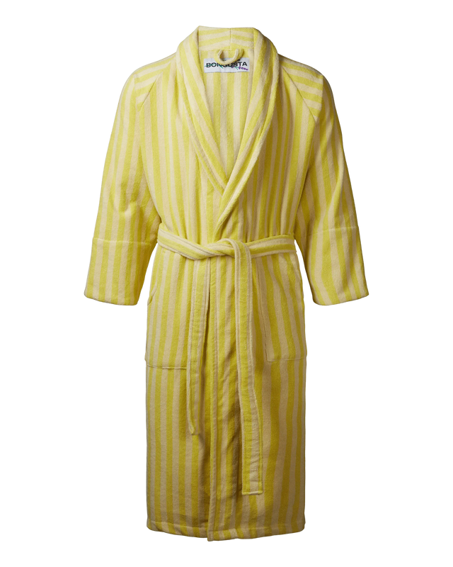 Bademantel NARAM von Bongusta in Pristine & Neon Yellow: Neongelb und Cremeweiß breit gestreift, mit Schalkragen und gebundenem Gürtel