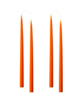 Vier konische Stabkerzen in Orange, 35 Zentimeter hoch