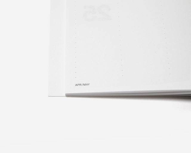 Untere Seitenecke im Basic Planner 2027 mit Monatsangabe APR/MAY