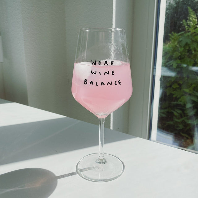 Weinglas "Work Wine Balance" by Johanna Schwarzer